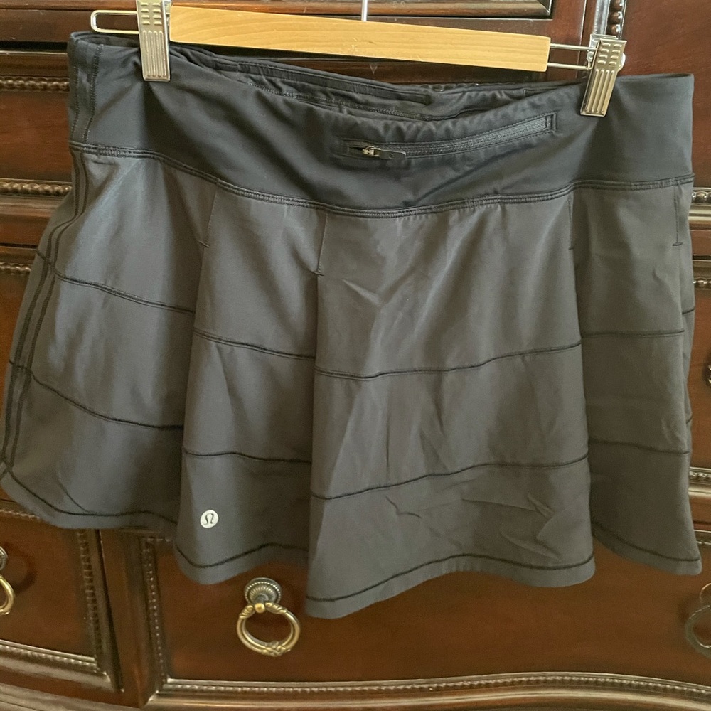 Black Lululemon skirt size 10 Tall preloved